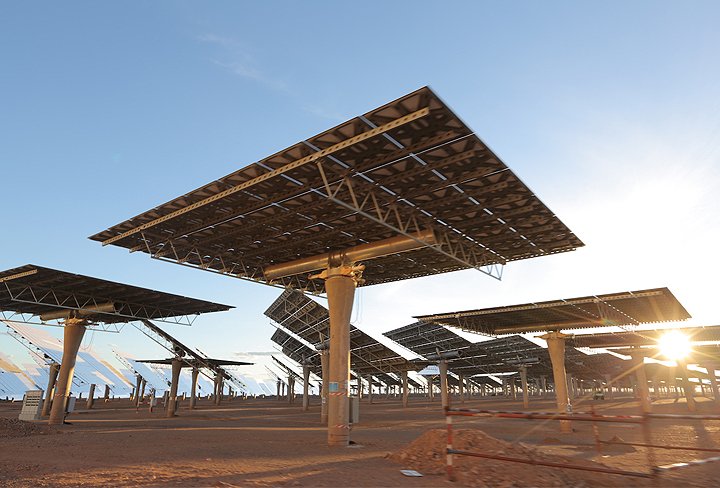 With over 2 million mirrors, Noor's Concentrated Solar Power Plant has a 580 MW output. 